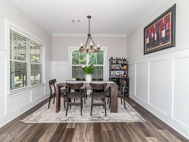 2630 Laurens St — Photo 14