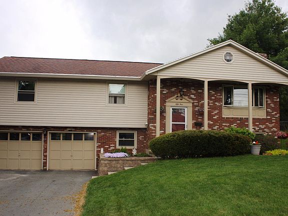 4th image of 54 Joan Dr