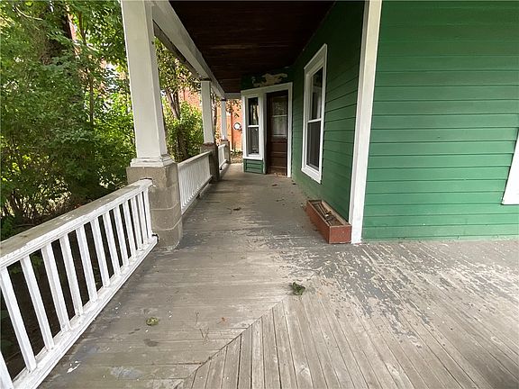 3rd image of 37 Elizabeth St N