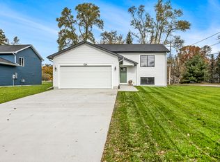 524 Leonard St, Belding, MI 48809
