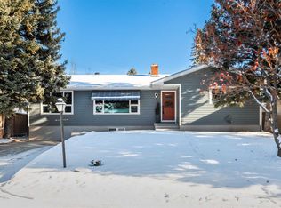 9 W Mountain Pl, Okotoks, AB T1S1G7
