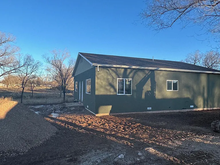 1115 E Carpenter St — Photo 21