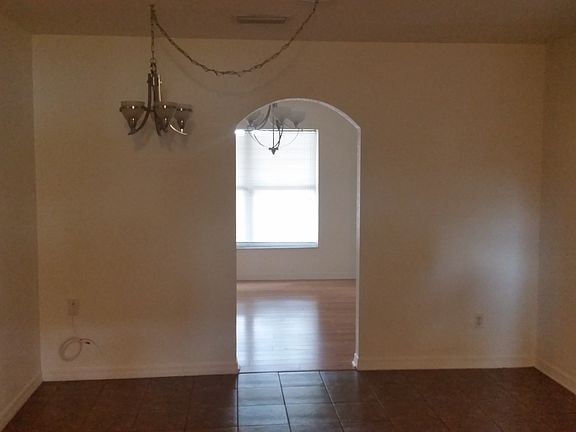 4th image of 829 Somerset S