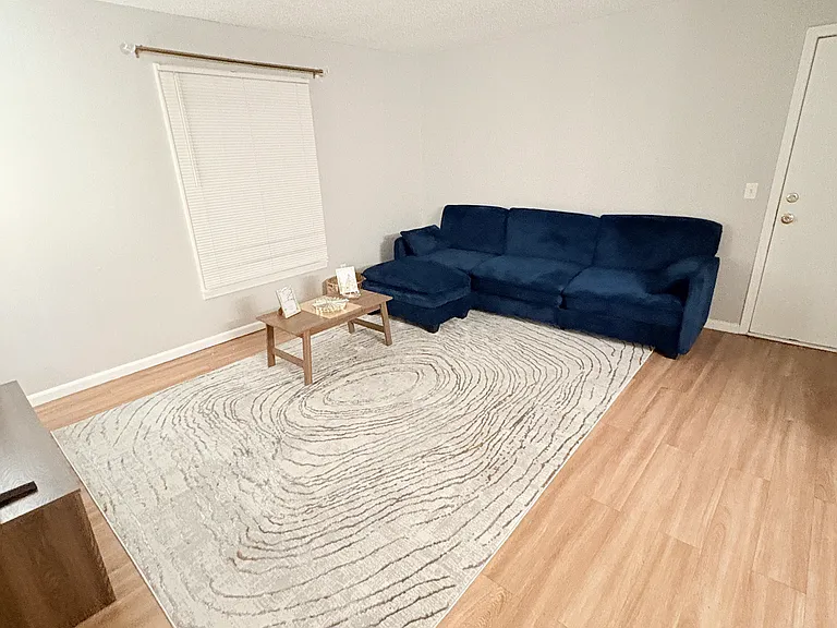 507 W Westview St #16 — Photo 24