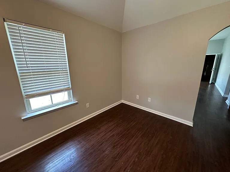 1307 Larkin Ave — Photo 7