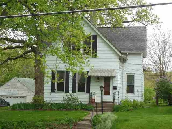 1215 3rd St, Moline, IL 61265