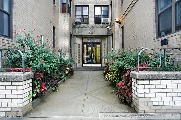 Sold by Bond New York | media 7