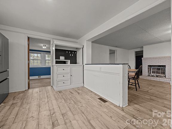 4th image of 2821 Old Fairground Rd