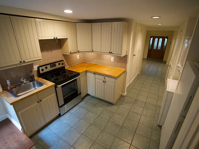 1870 Ingleside Ter NW #BASEMENT — Photo 1
