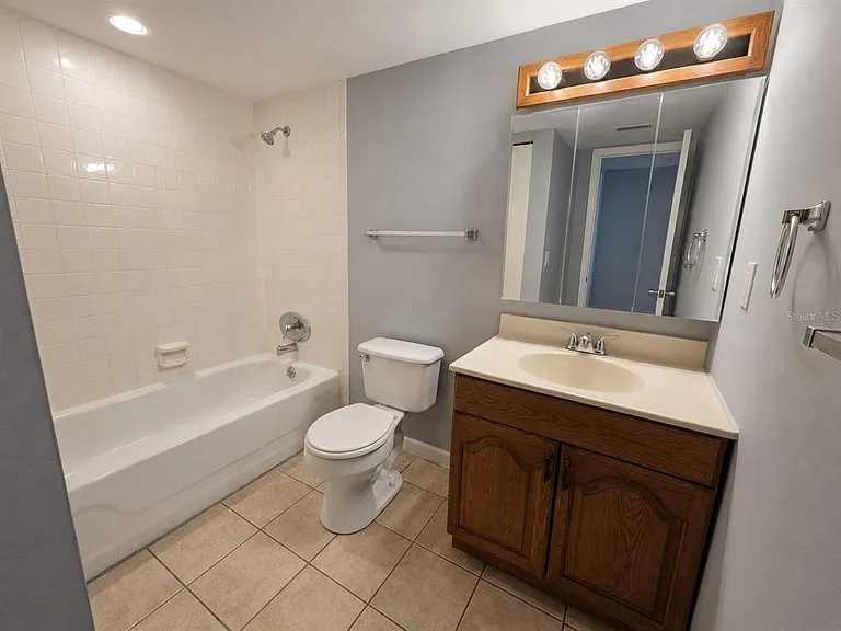 940 Lake Destiny Rd #G — Photo 14