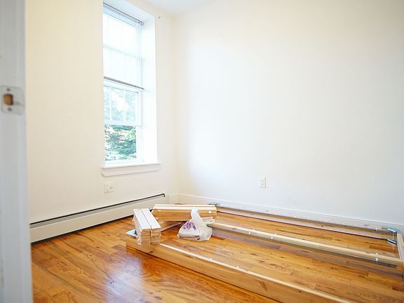4th image of 899 Jefferson Ave APT 3