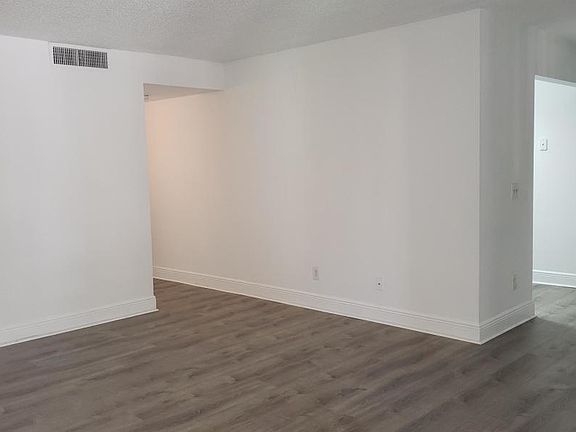 4th image of 1212 Meadows Cir