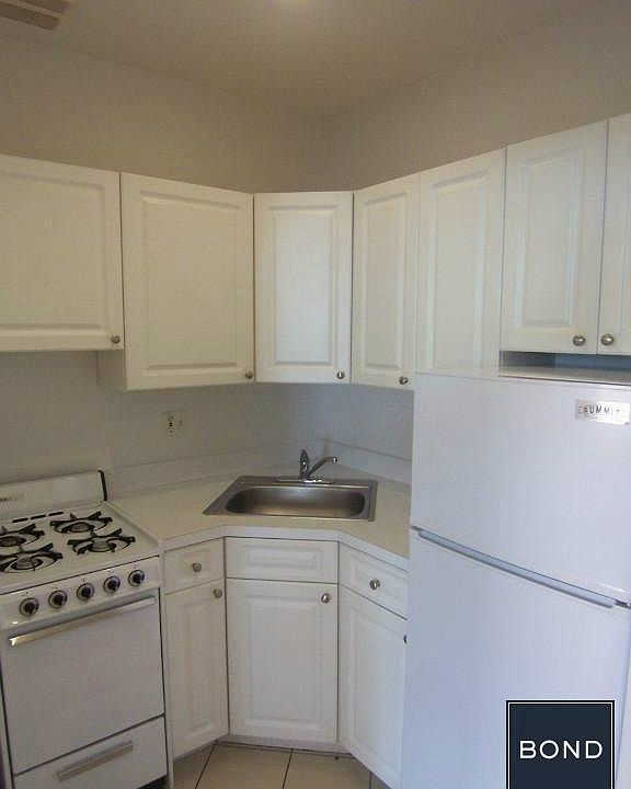 2nd image of 203 E 76th St APT 3E