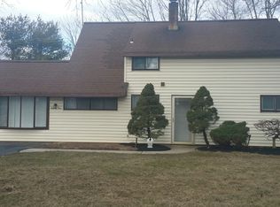 81 Ivy Hill Rd, Levittown, PA 19057