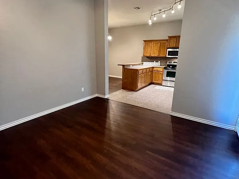 1113 Greenfield Ave — Photo 11