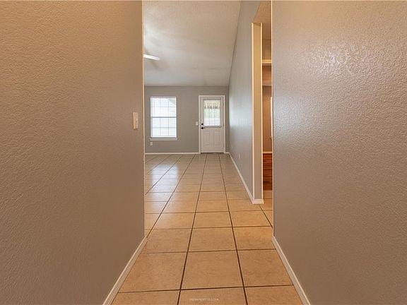3rd image of 4421 W Apache Trl