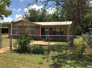 118 S Garcia St, Pearsall, TX 78061