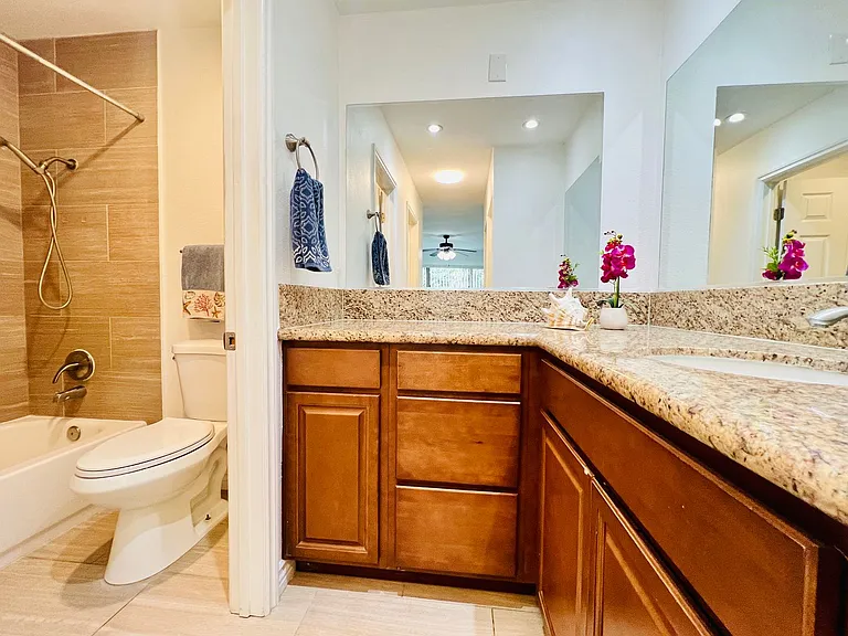 333 N Melrose Dr #F — Photo 20