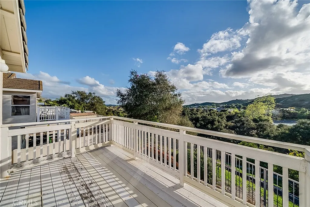 4 bed, 2.5 bath, 1980 sqft, $5,200 — Photo 3