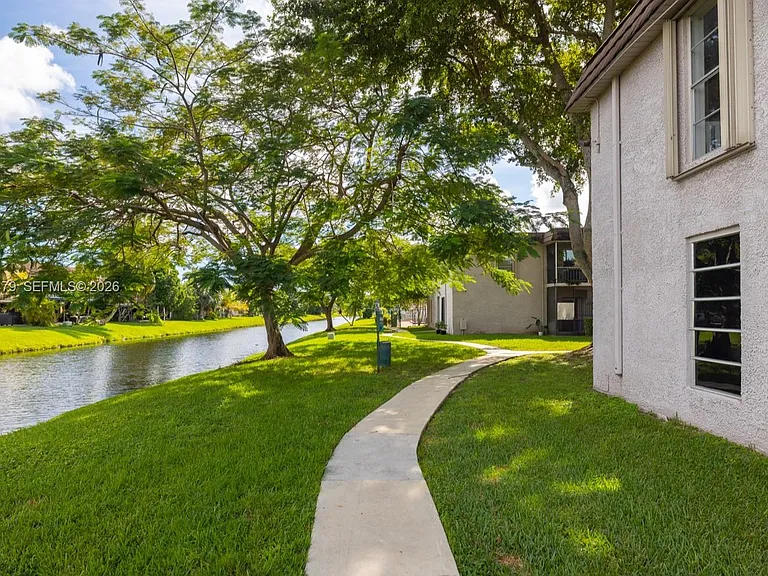 10385 N Kendall Dr #P1 — Photo 9