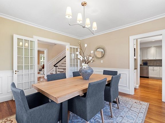 3rd image of 209 Waltham St