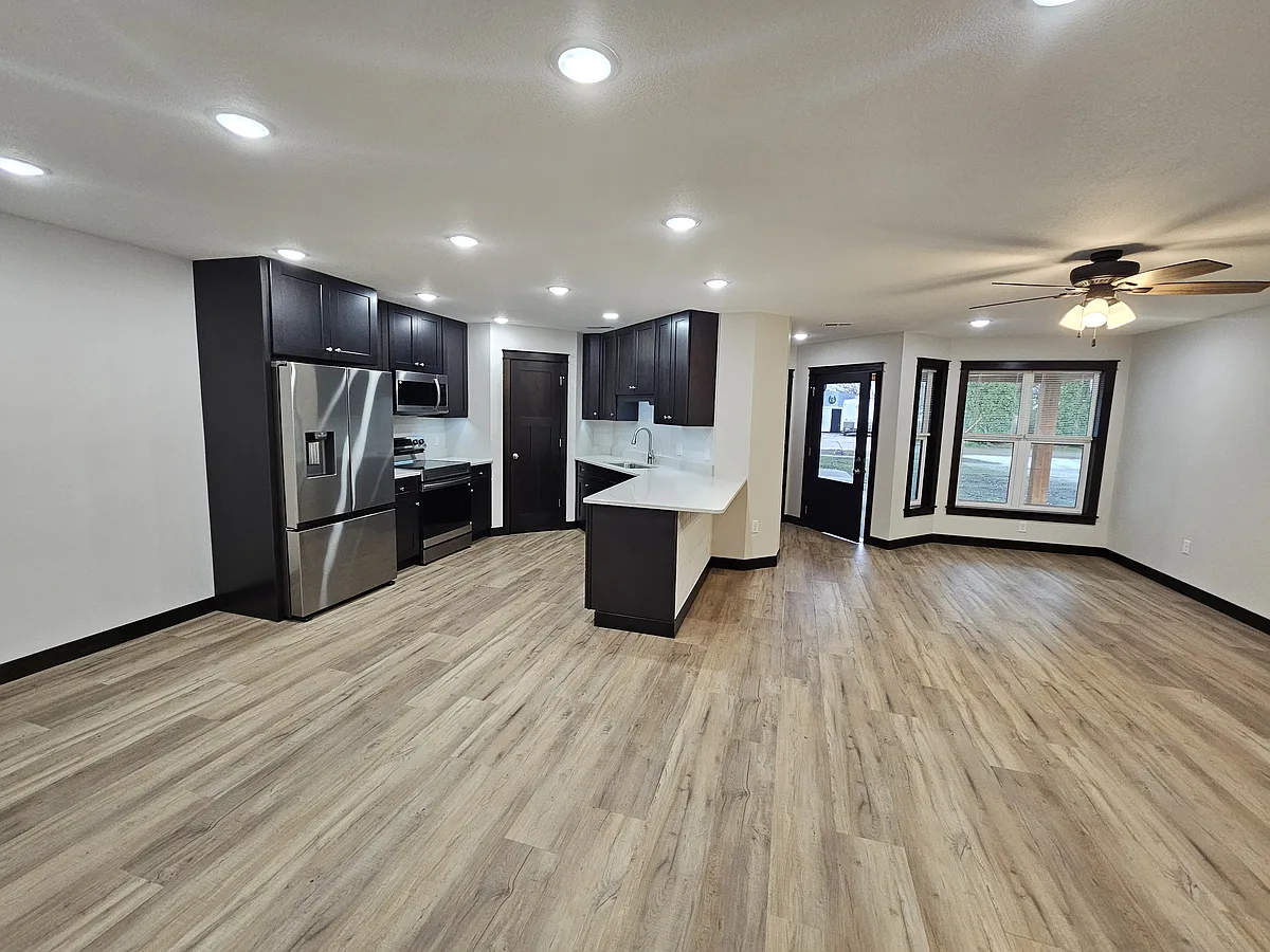 Building Photo - 203 E School Ave #A
