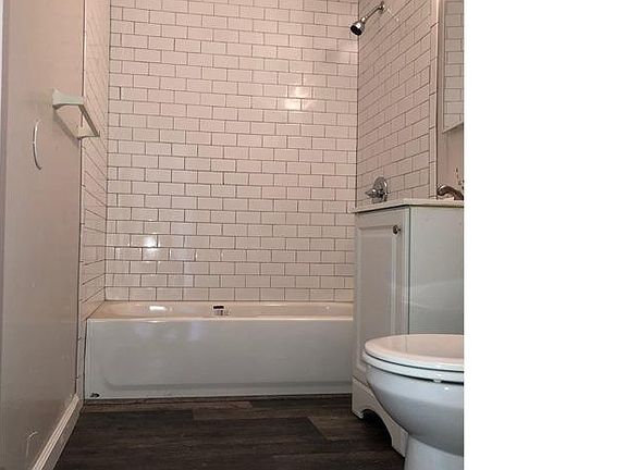 4th image of 2006 23rd St APT 5