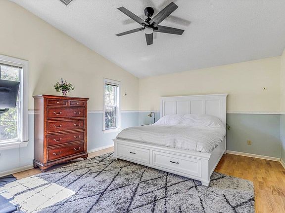 4th image of 2583 Yarmouth Ln