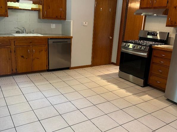 22 Oak Hill Ave Floor 1