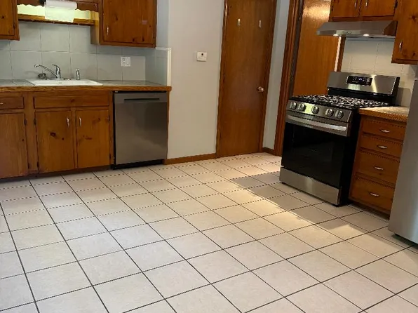 22 Oak Hill Ave Floor 1, Seekonk, MA 02771