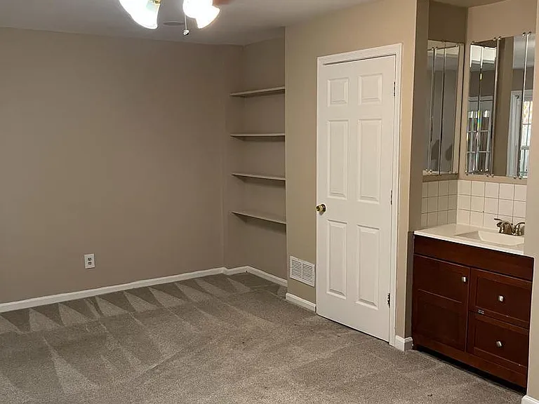 8565 Enochs Dr — Photo 15