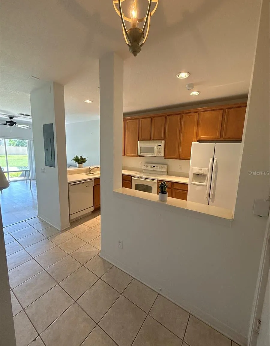 2 bed, 2.5 bath, 987 sqft, $1,800 — Photo 3