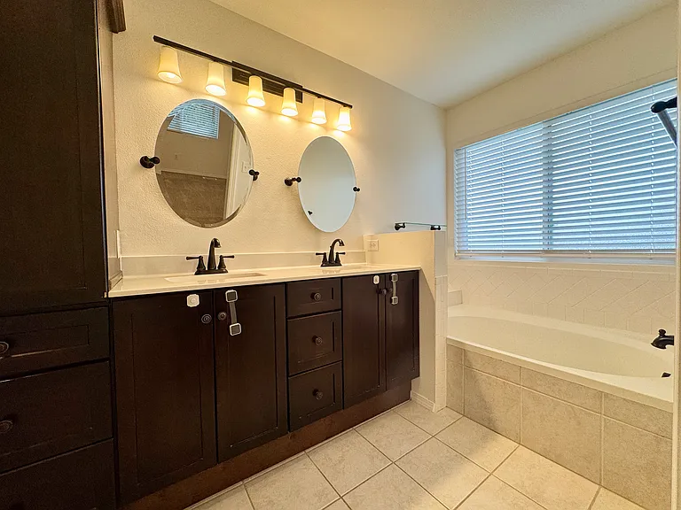 5413 Plumstead Dr — Photo 15