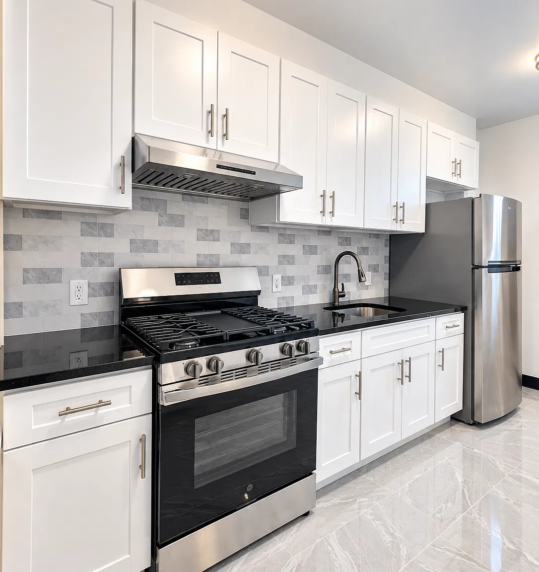 3 bed, 1050 sqft, $2,950 — Photo 2