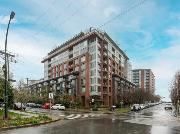 2321 Scotia St #302, Vancouver, BC V5T 0A8