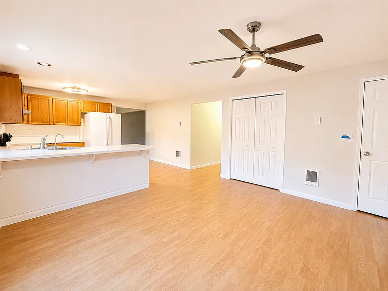 275 Hillshire Dr — Photo 8