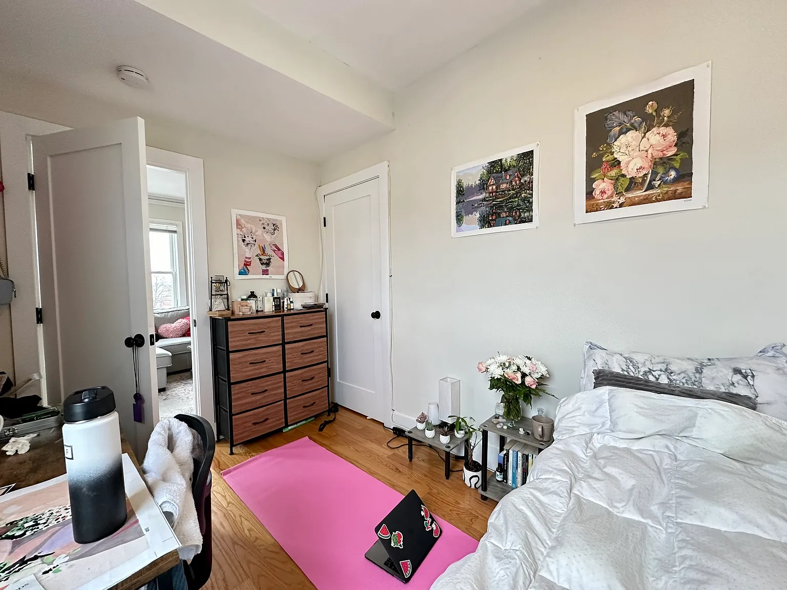 3 bed, 999 sqft, $4,800 — Photo 3