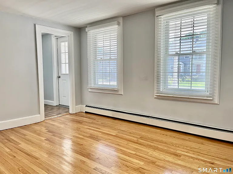 71 Norwich Ave — Photo 2