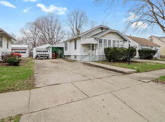 2nd image of 824 W Maple St