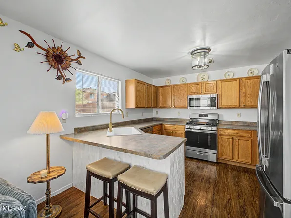 697 W Cholla Crest Dr, Green Valley, AZ 85614