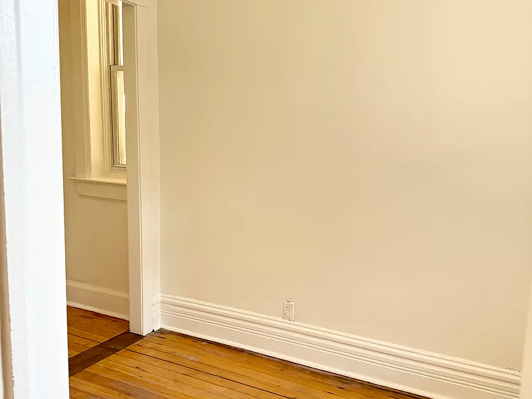 911 N Winchester Ave #1R — Photo 13