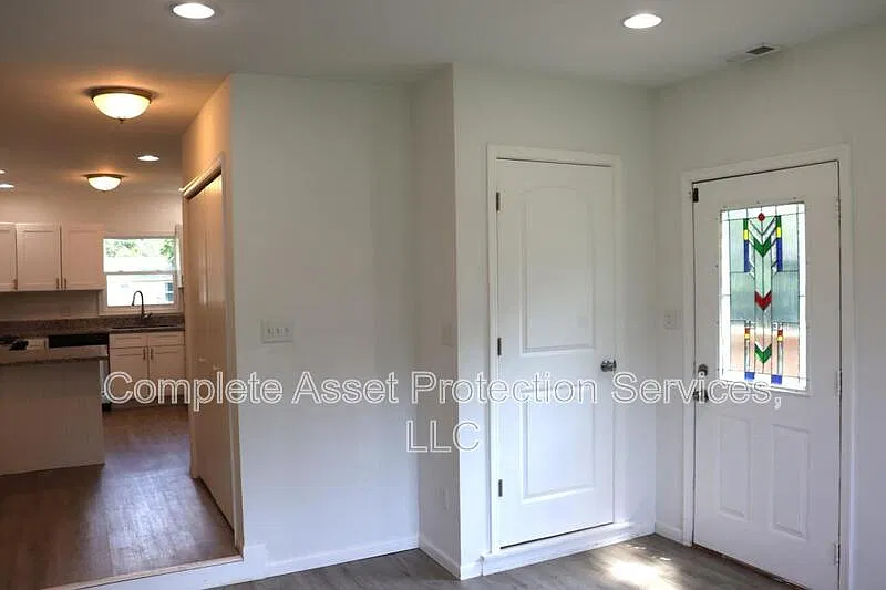 2 bed, 1.0 bath, 1199 sqft, $1,550 — Photo 4