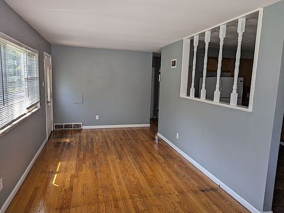 3rd image of 10405 Earl Dr