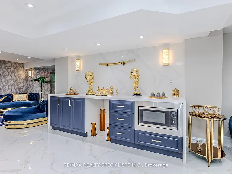 121 Boxwood Cres — Photo 36