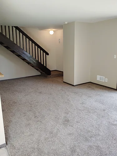 555 Rosanne Ln Photo 1