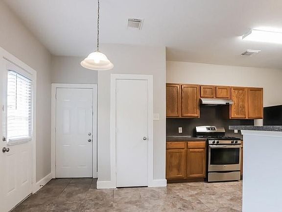 4th image of 715 Remington Heights Dr
