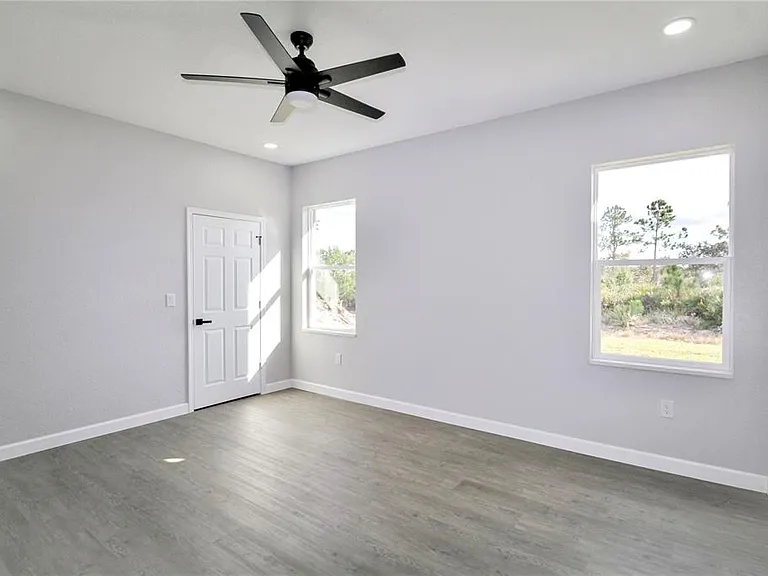 7335 Domenico St — Photo 14