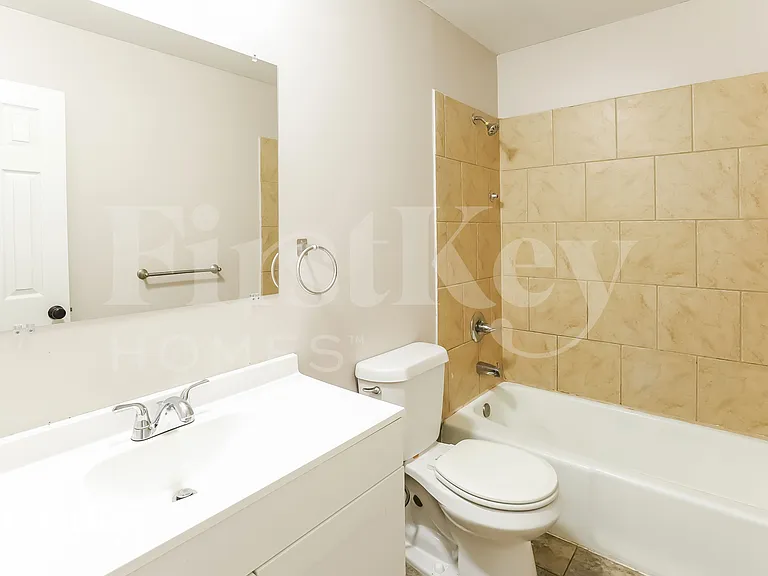 5905 NW Whispering Oaks Ln — Photo 16