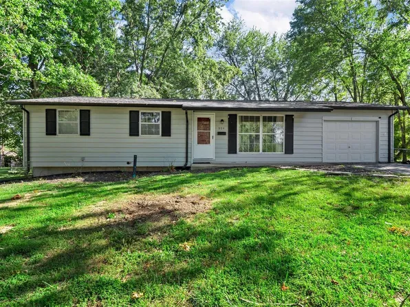 904 Clara Ave, Warrenton, MO 63383