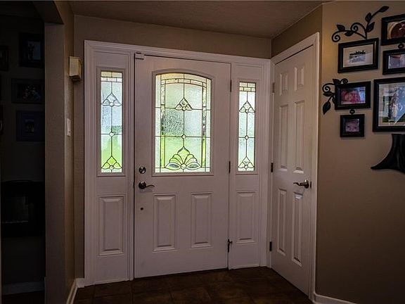 2nd image of 100 Essex Knoll Dr